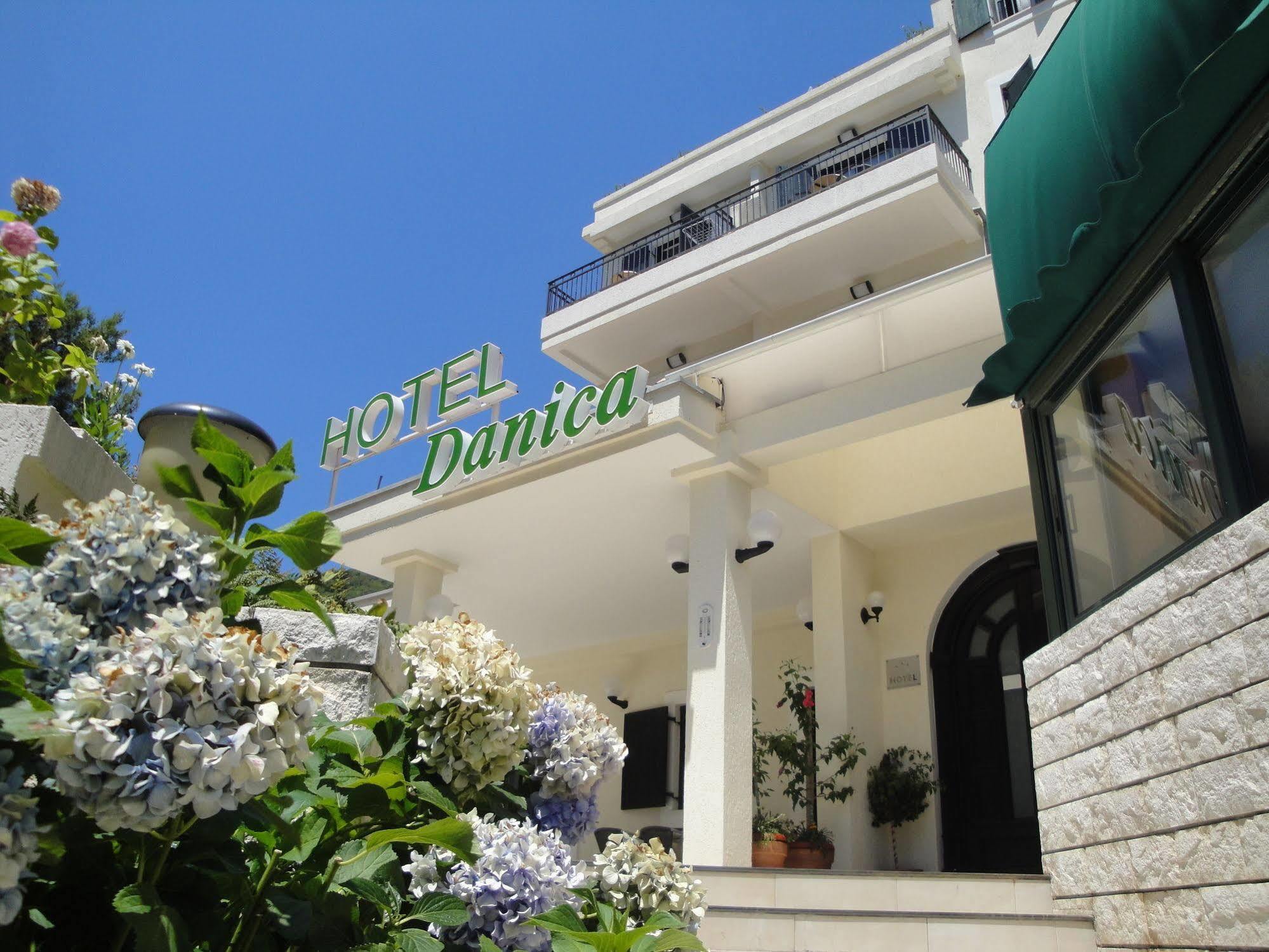 Hotel Danica Petrovac Exterior foto